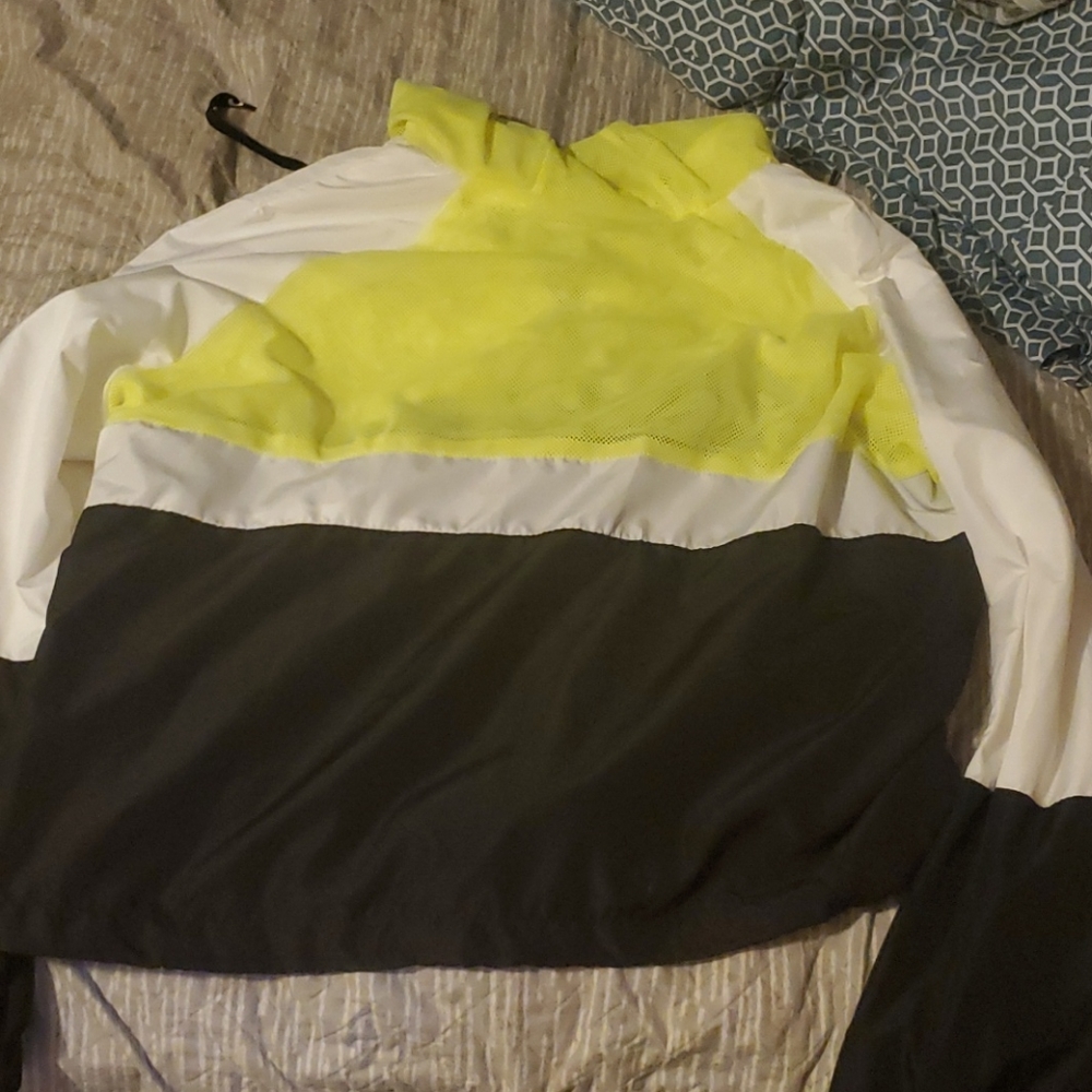 A jacket - Picture 3 of 4